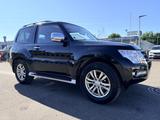 Mitsubishi Pajero 3.2 DI-D Top / 1.HAND Automatik - Mitsubishi Pajero mit Diesel-Antrieb