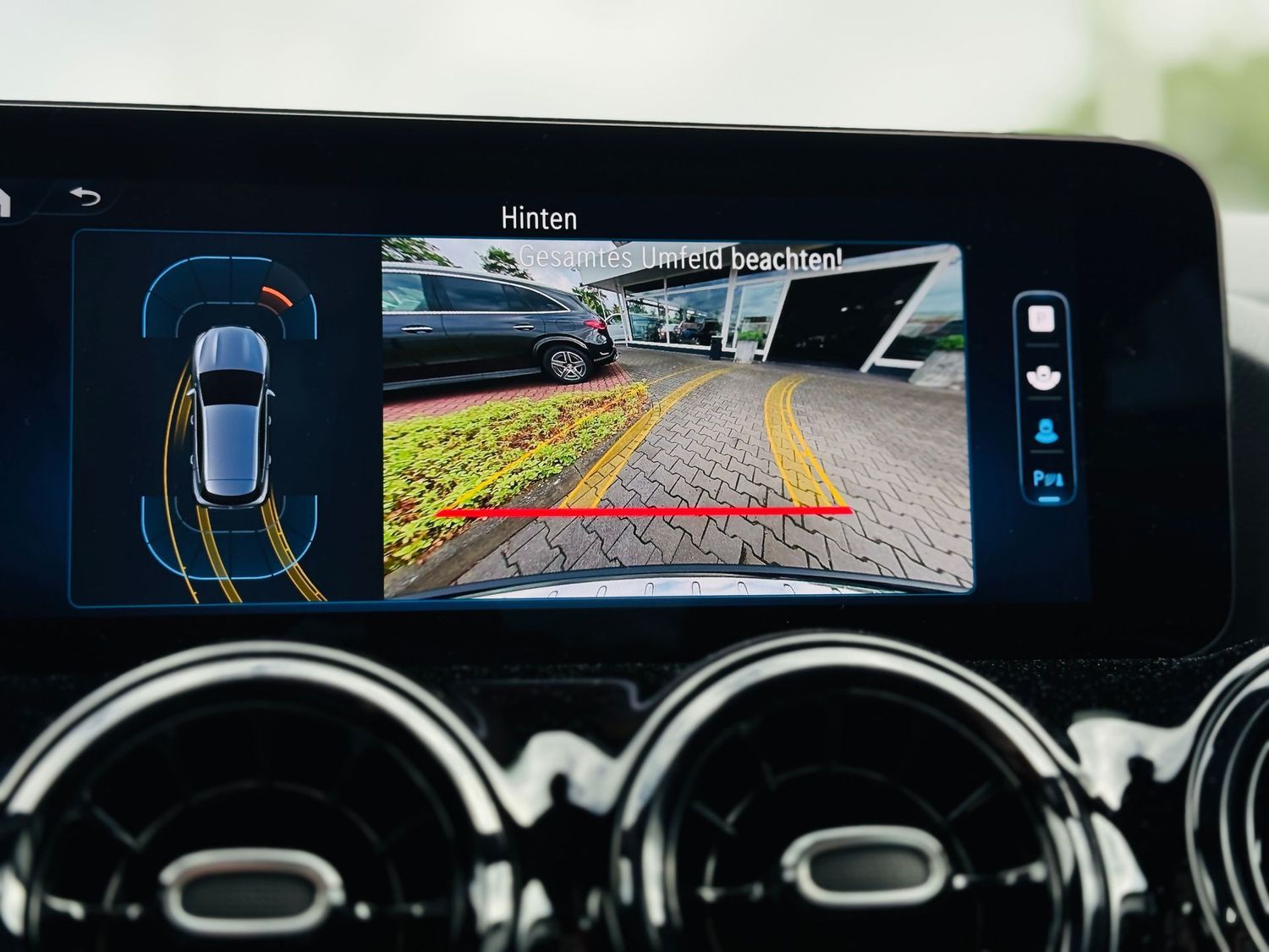Fahrzeugabbildung Mercedes-Benz GLA 200 PROGRESSIVE Advanced, Distronic, RFK, LE