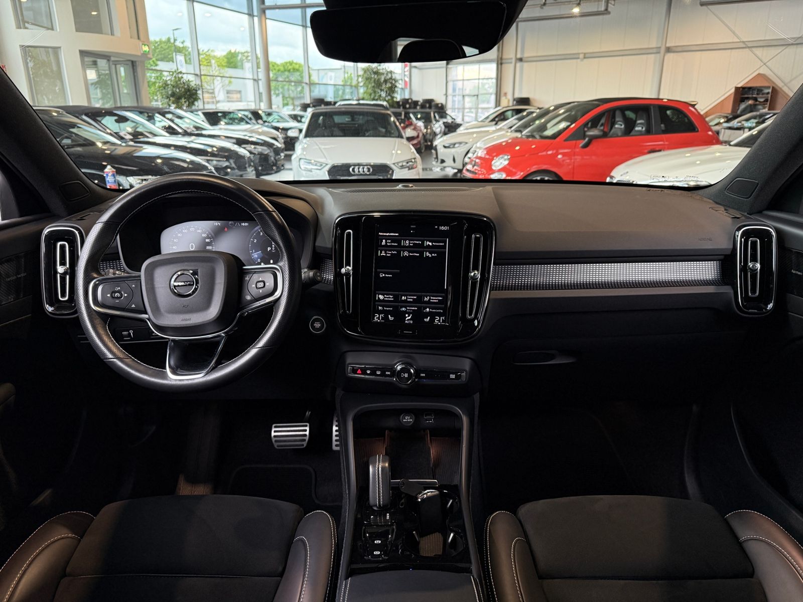 Fahrzeugabbildung Volvo XC40 R Design H/K ACC AHK KAM