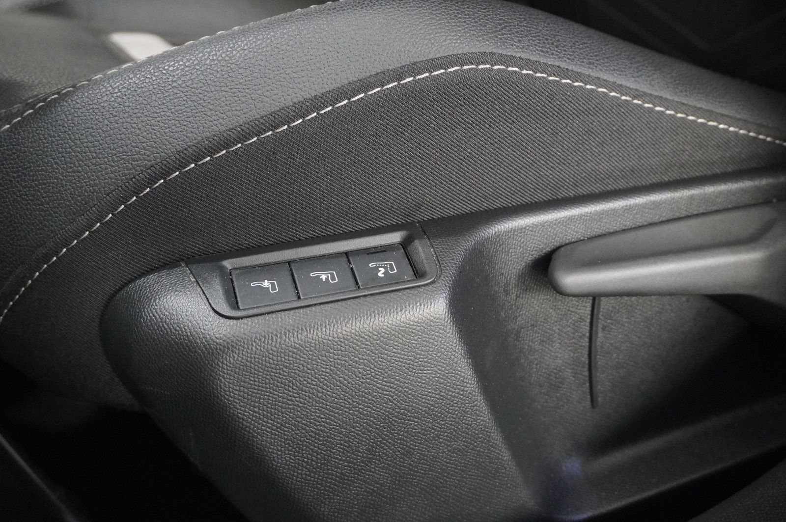 Fahrzeugabbildung Opel Mokka 1.2T ULTIMATE NAVI/LED/KAMERA/SPORT/SH/DAB