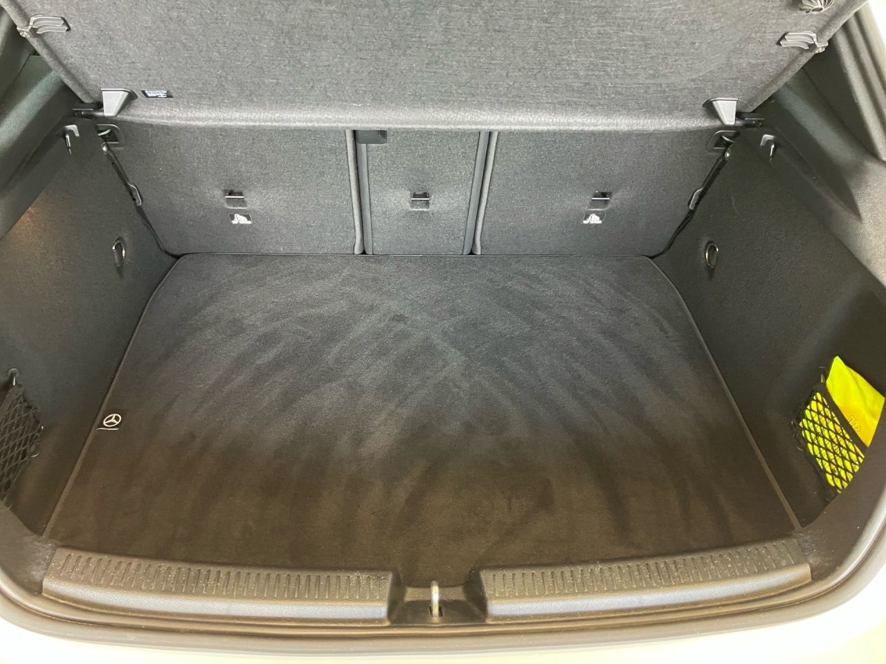 Fahrzeugabbildung Mercedes-Benz A 200 STNDHZ+PANO+LED+SPORTSI+CARPL+LHZ+KAM+SOUN