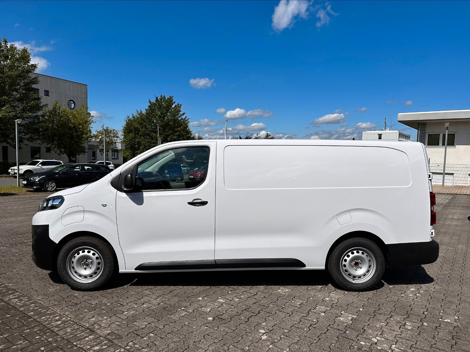 Fahrzeugabbildung Citroën e-Jumpy Kasten Club XL L3H1 75KWh