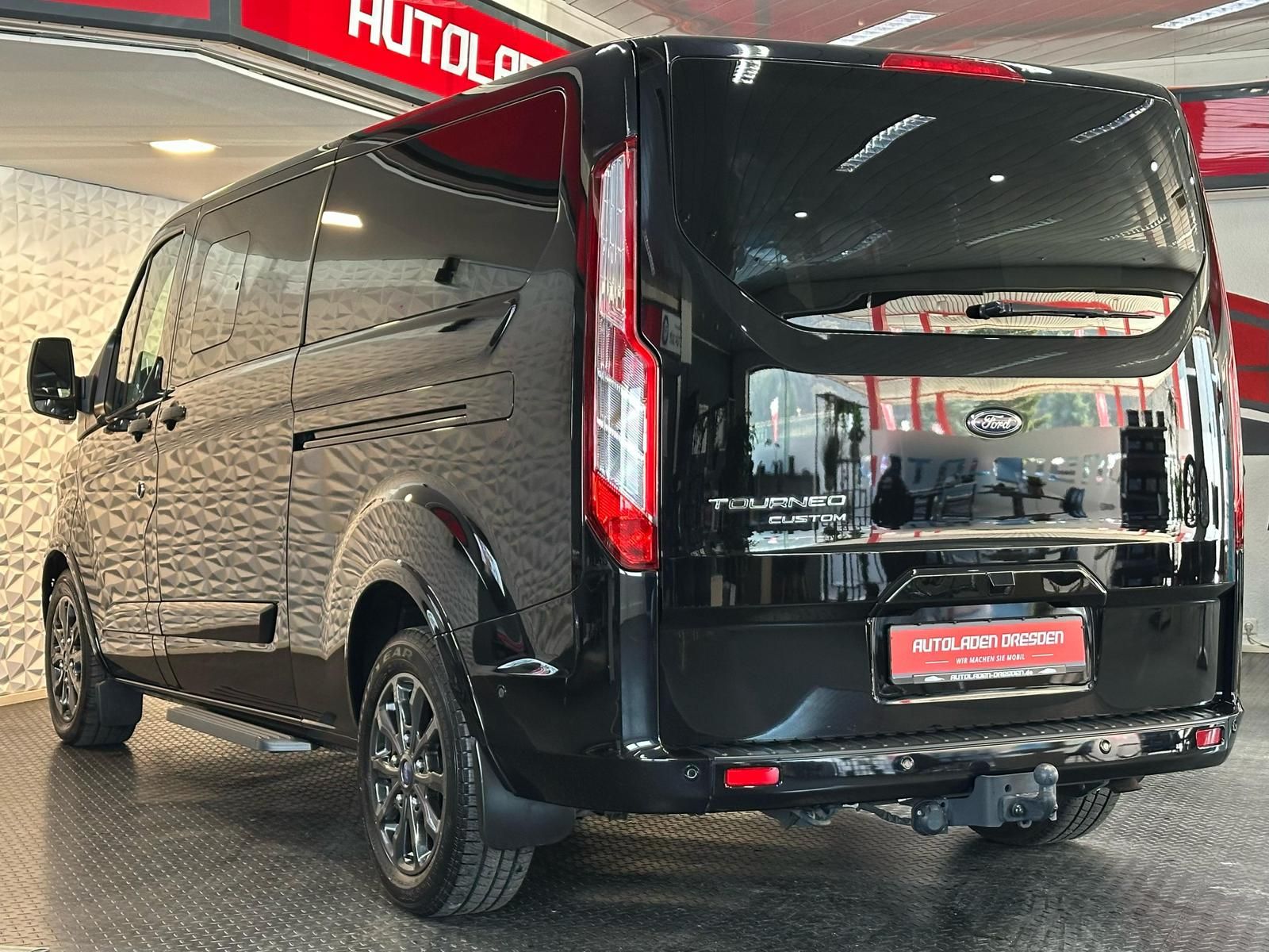 FORD Tourneo Custom 2.0TDCi TITANIUM X NAVI#AHK#ACC - Image 5