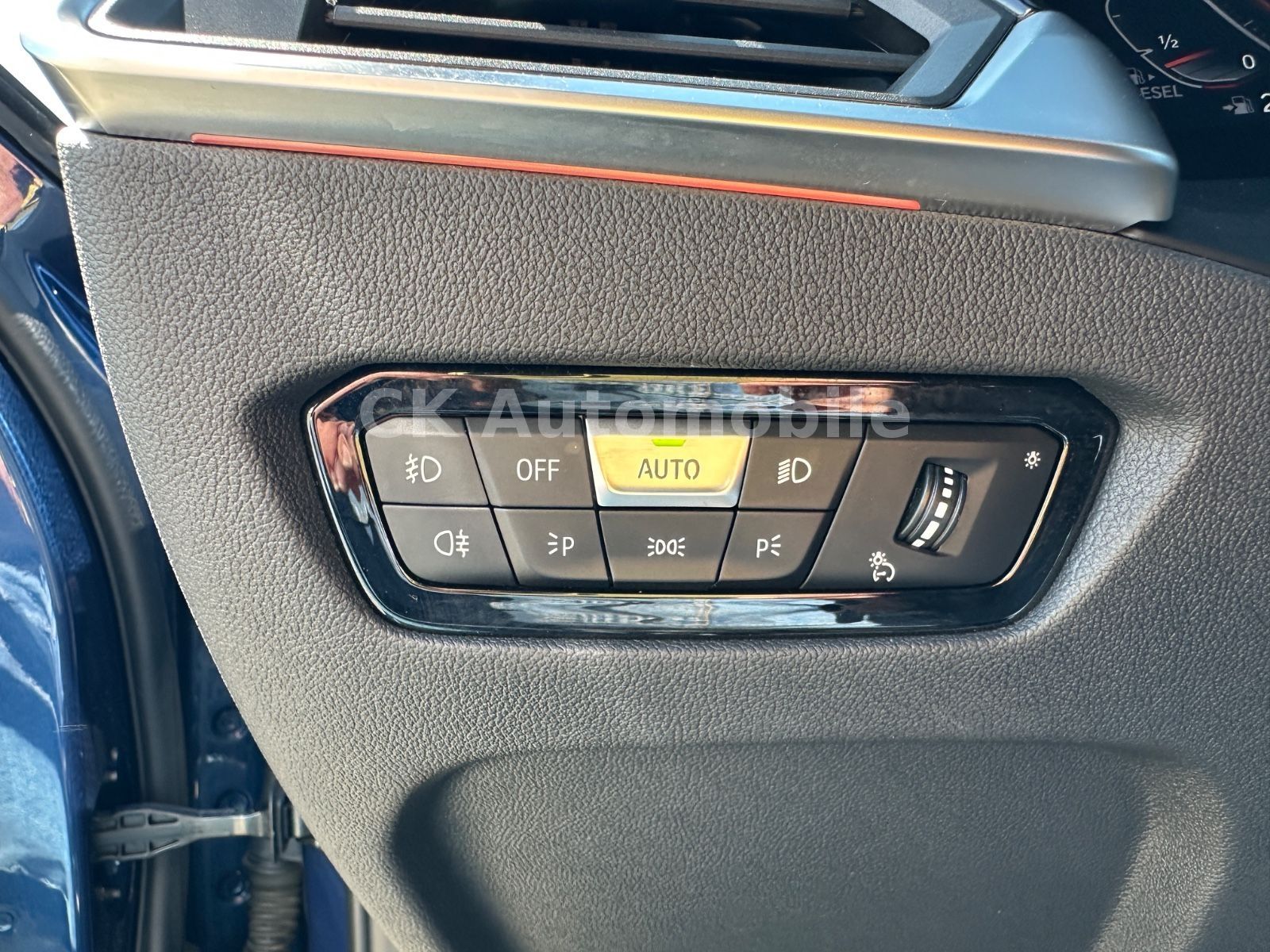 Fahrzeugabbildung BMW 318d Touring Sport-Line/Shadow-Line/Navi/Laser