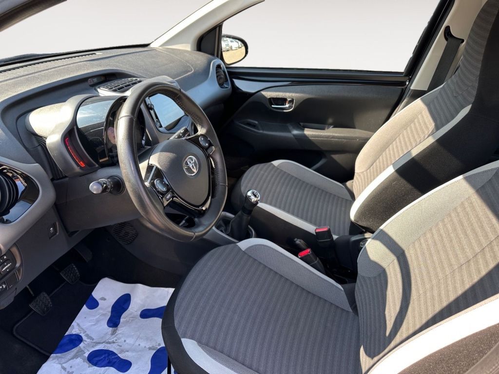 Fahrzeugabbildung Toyota Aygo x-play club
