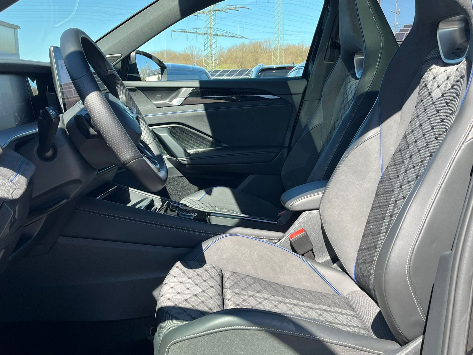 Image du véhicule Volkswagen Tayron 2.0 TDI 4M R-Line 7Si*MATRIX*AHK*PANO*HUD