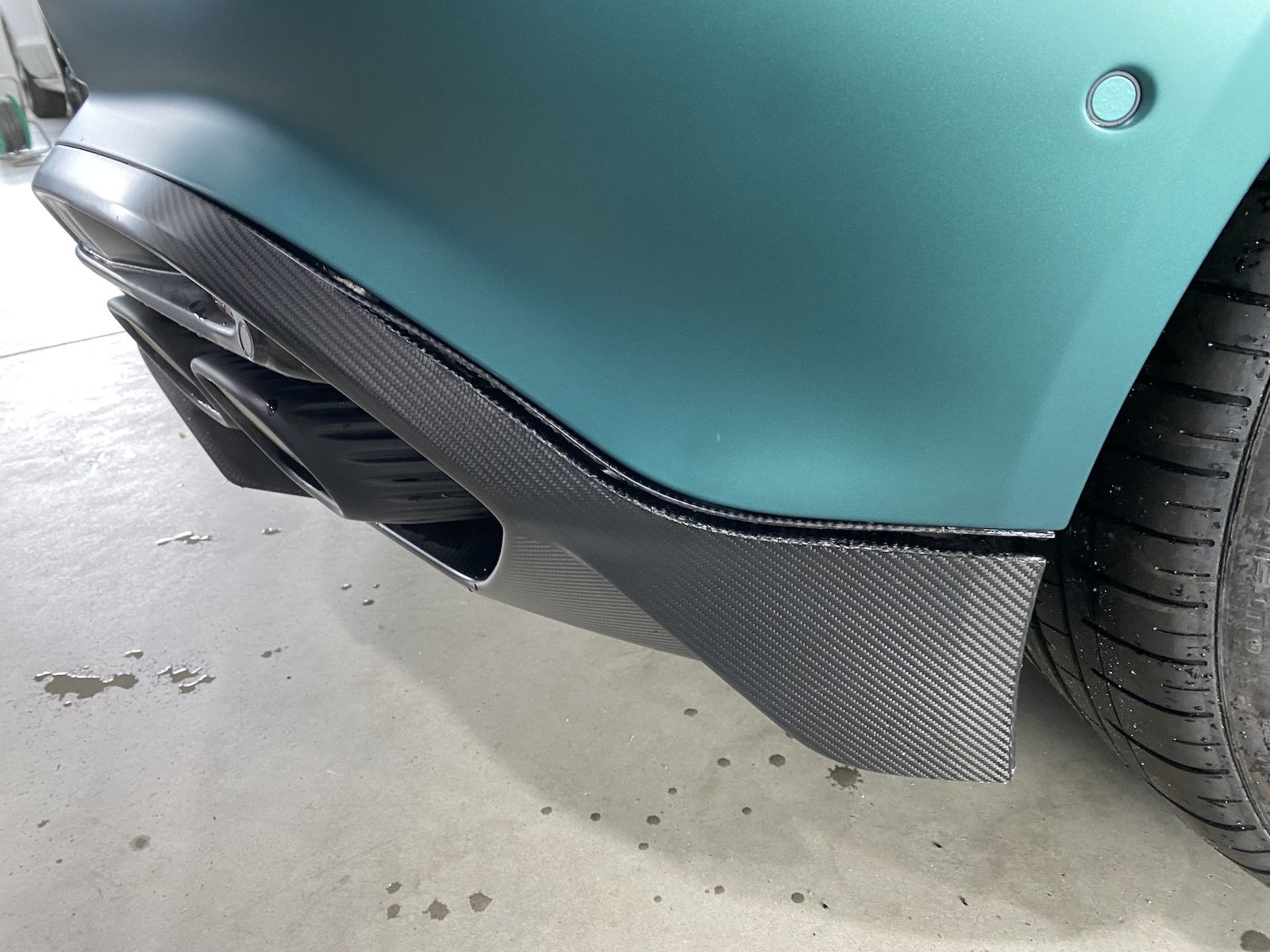 Fahrzeugabbildung Aston Martin Vanquish Q Satin/Carbon/Exhaust-Titan/UPE 50500,