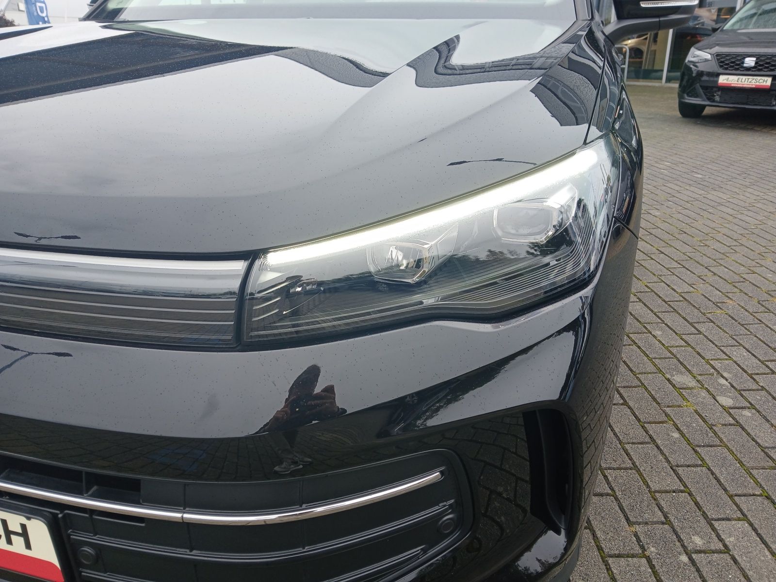 Fahrzeugabbildung Volkswagen Tiguan eTSI Life DSG LED AHK Navi AID ACC RFK SH