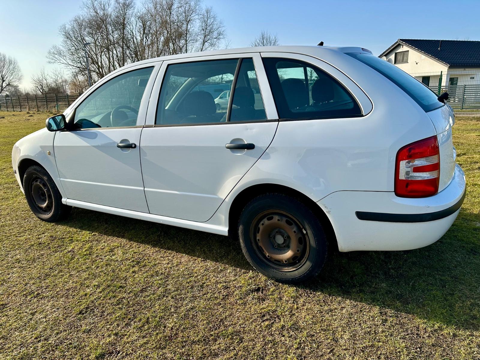 Skoda Fabia 2007 — rear view