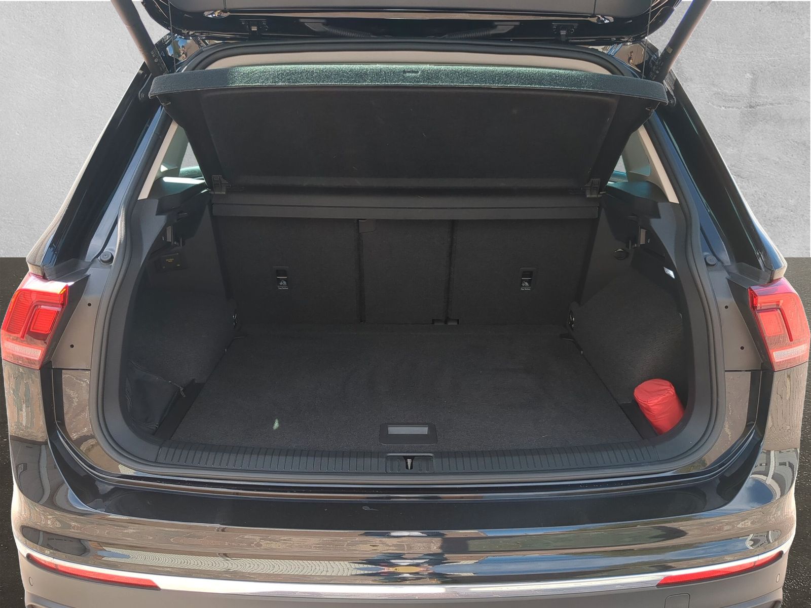 Fahrzeugabbildung Volkswagen Tiguan Active 1.5 TSI DSG App-Connect LED