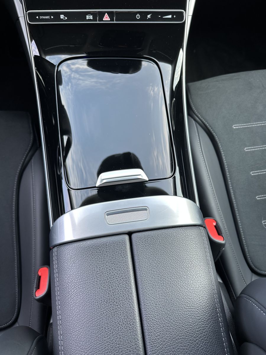 Fahrzeugabbildung Mercedes-Benz C 200d AMG-Line NAV+LED+KAM+HUD+VCOCK+CARPLAY+PP