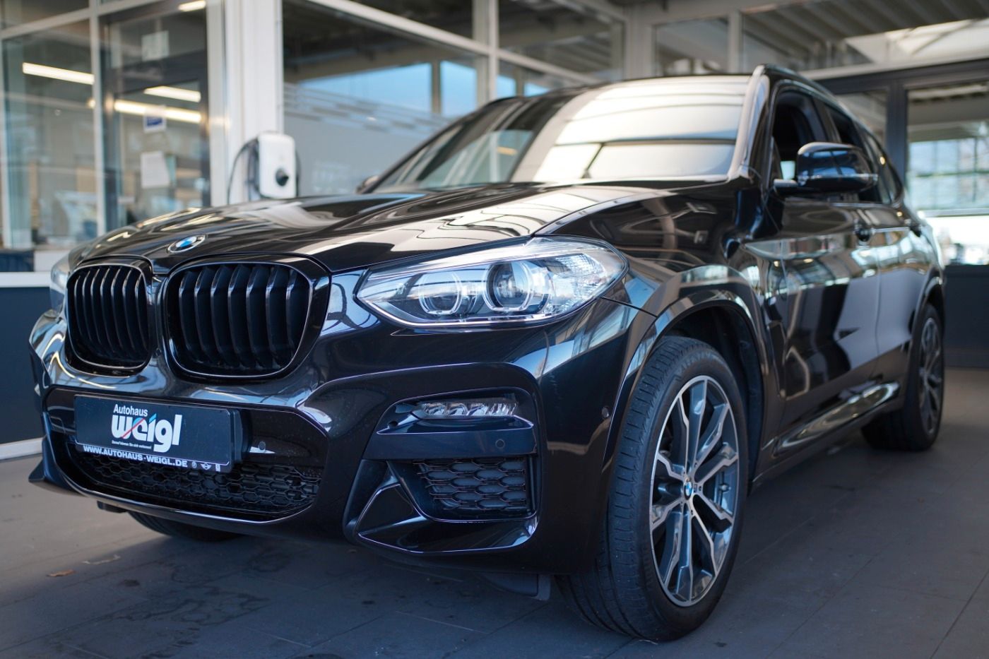 Fahrzeugabbildung BMW X3 20ix M Sport +AHK+ParkingAssis.+Live Cock.Plu