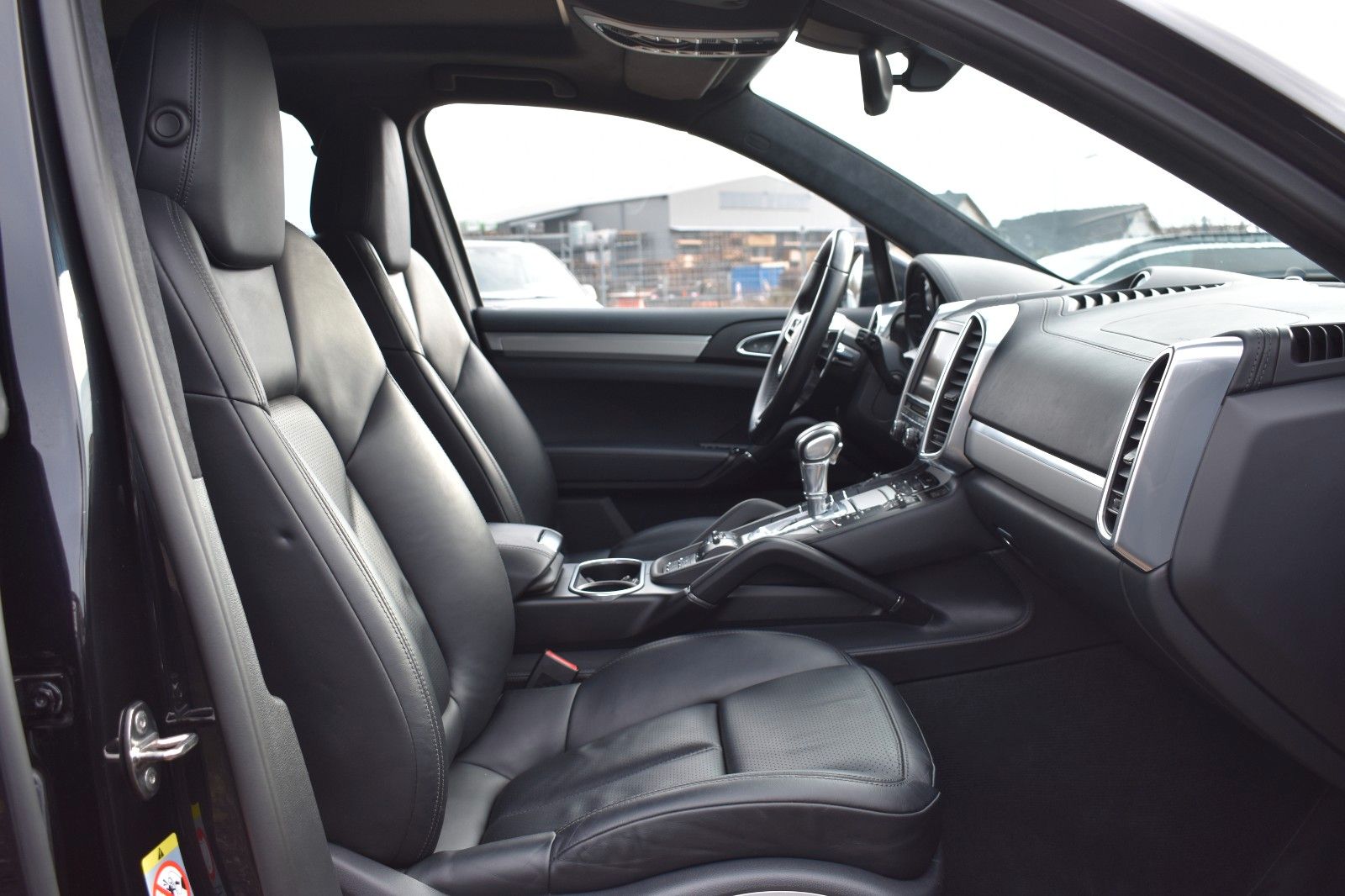 Fahrzeugabbildung Porsche Cayenne Turbo Panorama AHK Sport Chrono Keramik