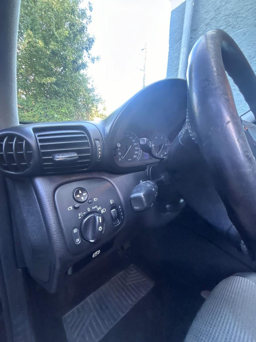 Mercedes-Benz C220 2004 — photo 12