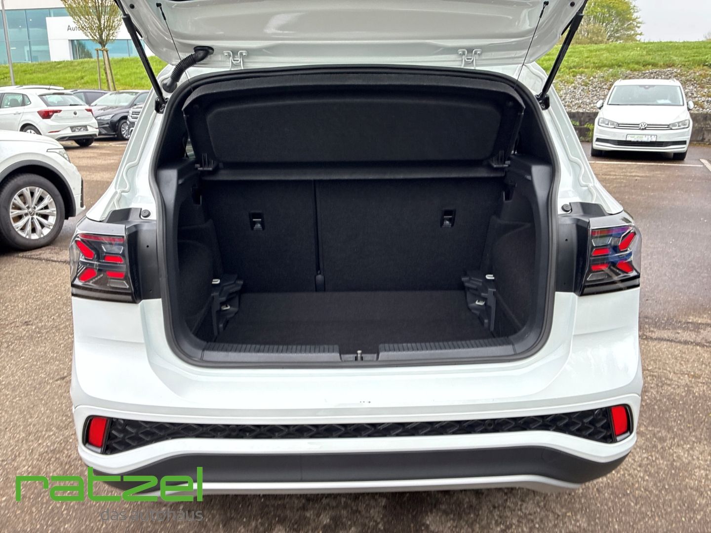 Fahrzeugabbildung Volkswagen T-Cross R-Line 1.0 TSI LED Matrix Digitales Cock