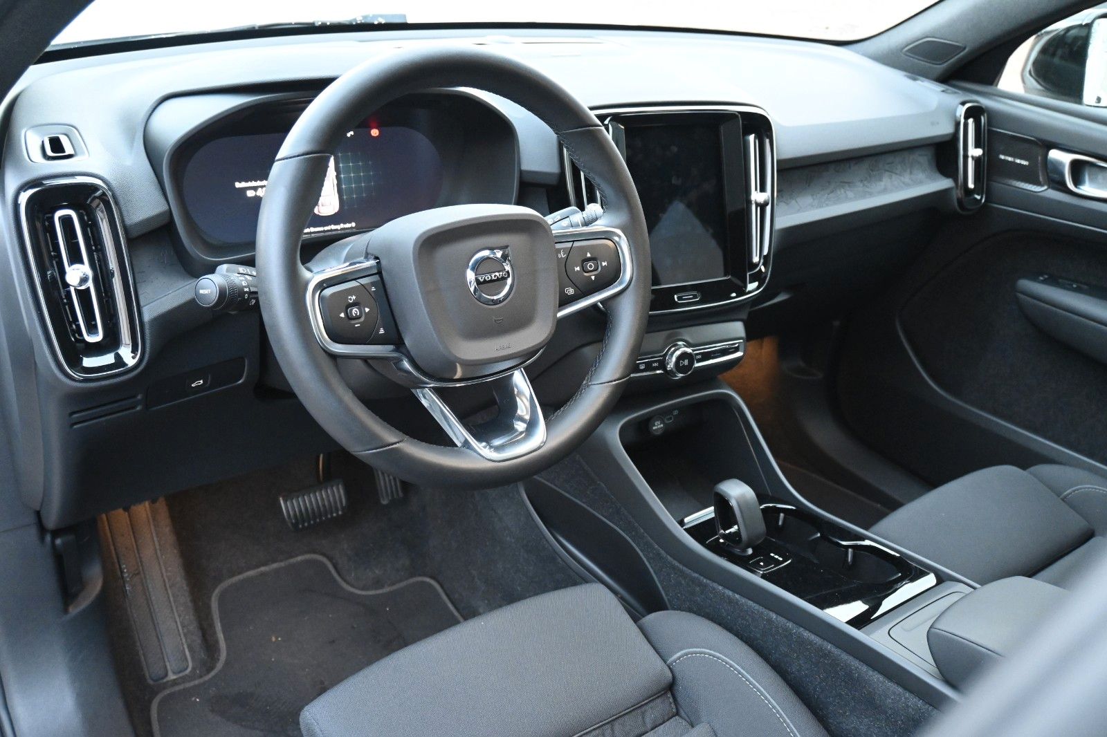 Fahrzeugabbildung Volvo C40 Twin AWD Ultimate 360°PANO°Stdhzg