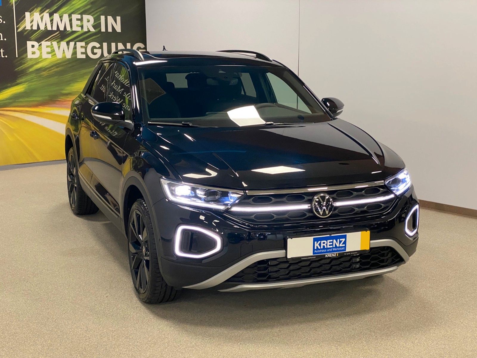 Fahrzeugabbildung Volkswagen T-Roc 1.5 TSI DSG+STYLE+PANORAMA+19"+ACC+MATRIX+