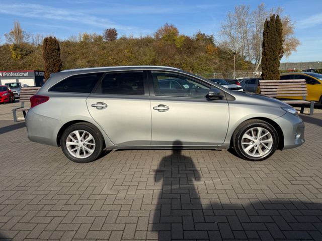 Toyota Auris  Touring Sports Life+