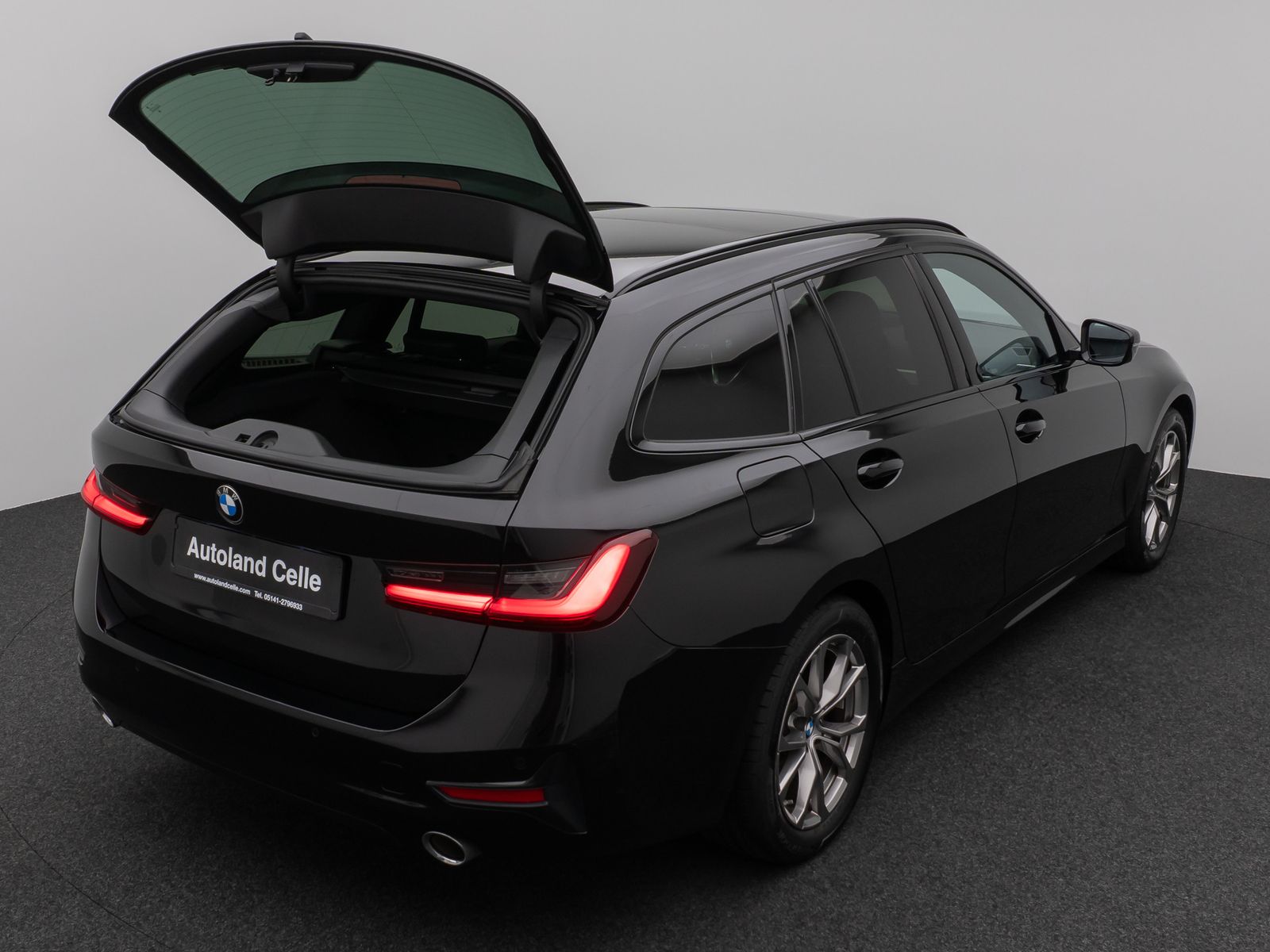 Fahrzeugabbildung BMW 320d Sport Line Panorama Laser HUD DAB HiFi AHK