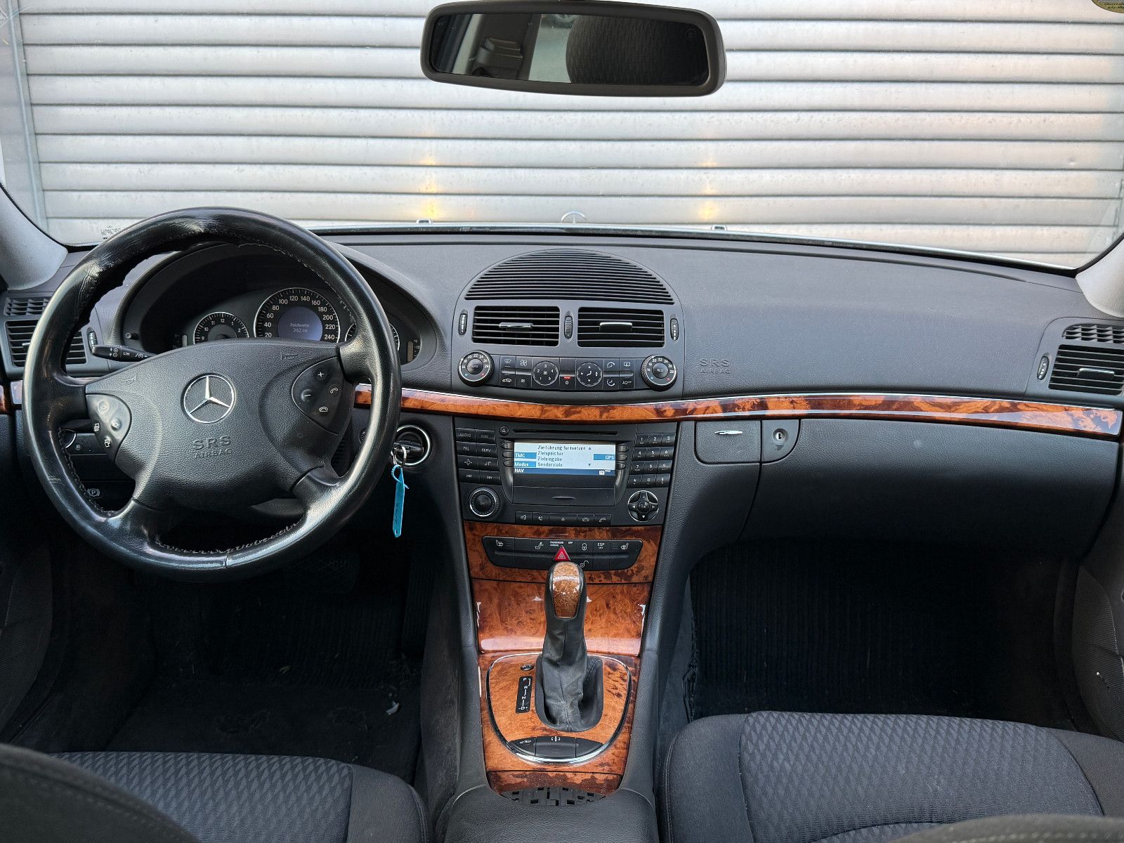 Fahrzeugabbildung Mercedes-Benz E 320 CDI Elegance Aut AHK GRA Xenon Navi H/K