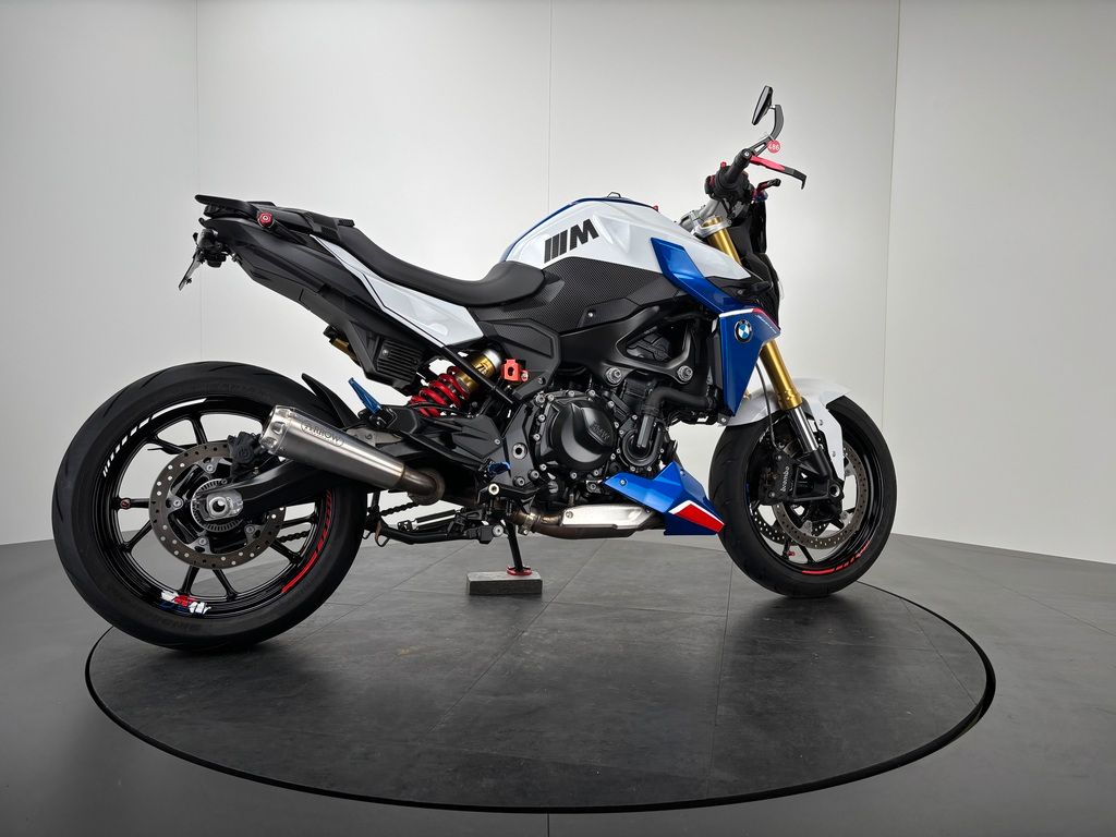 Fahrzeugabbildung BMW F900 R *TOP-AUSSTATTUNG *1. HAND *ARROW