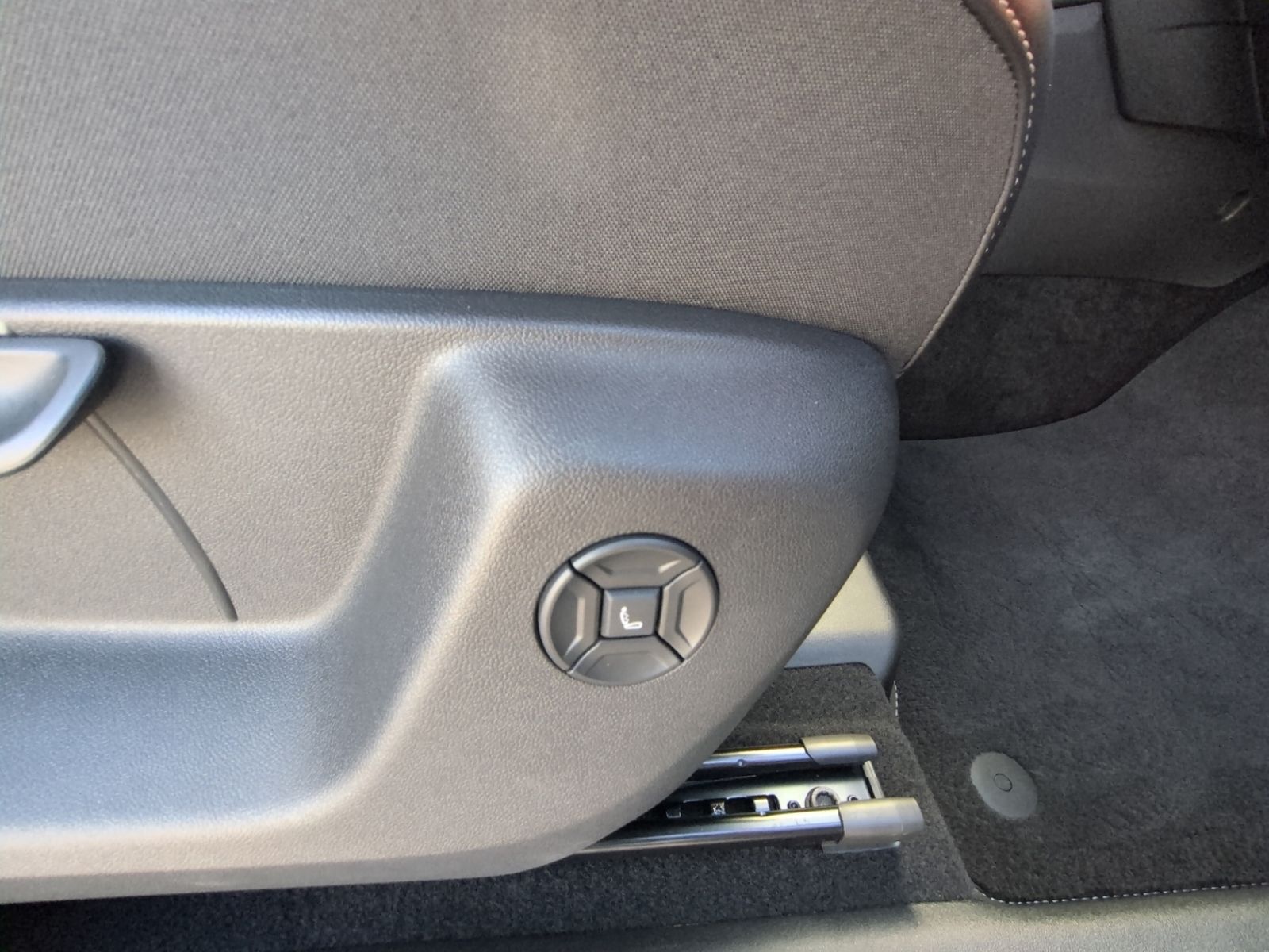 Tiguan R-Line 1.5 eTSI DSG AHK+RFK+