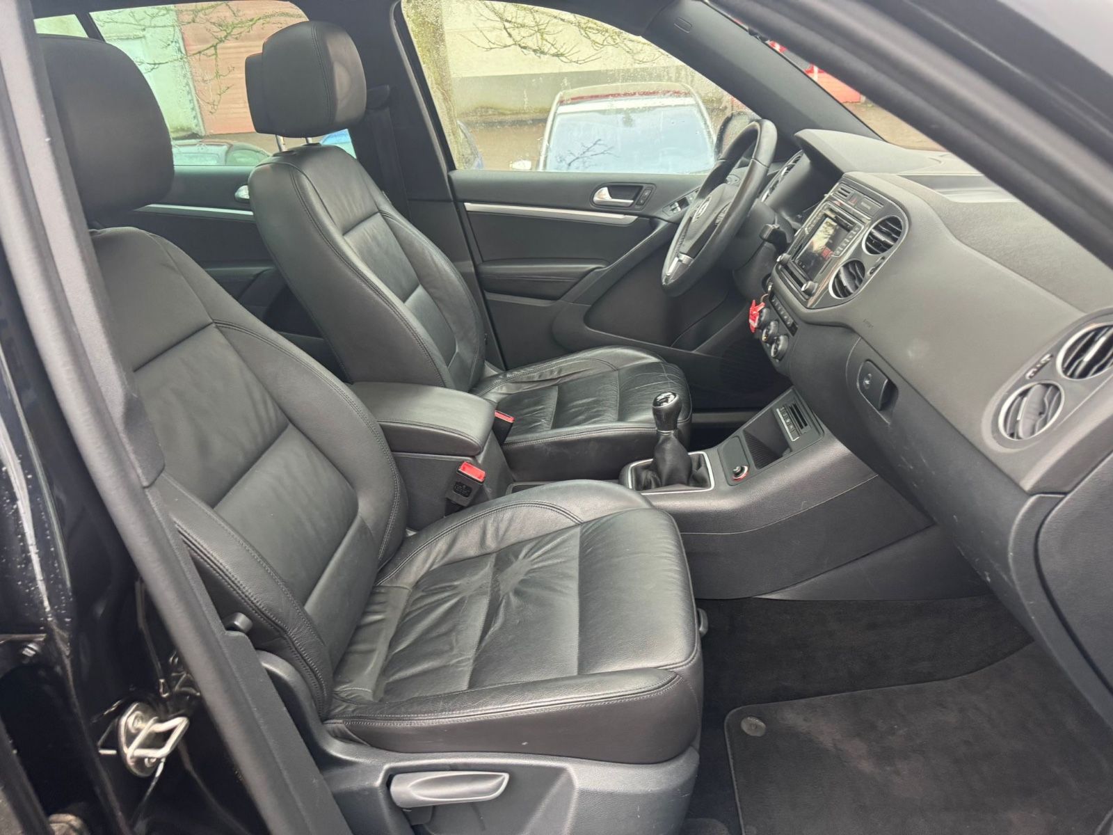 Fahrzeugabbildung Volkswagen Tiguan Sport & Style BMT R Line Navi+Panorama+Xe