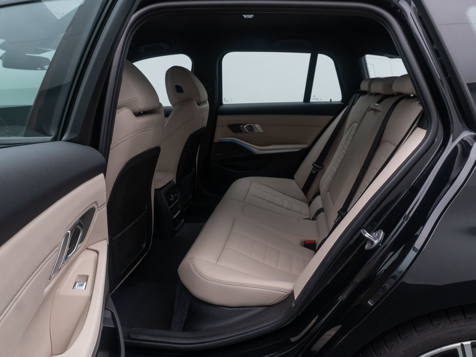 Fahrzeugabbildung BMW 330i MSport DAB Memory Kamera H/K Komfort 19Zoll