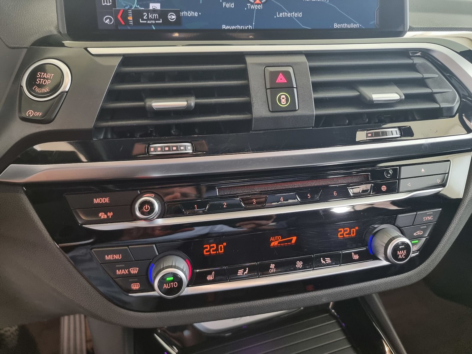 BMW X3 2.0 dA sDrive18 xLine LED AHK HeadUp Hifi foto 17