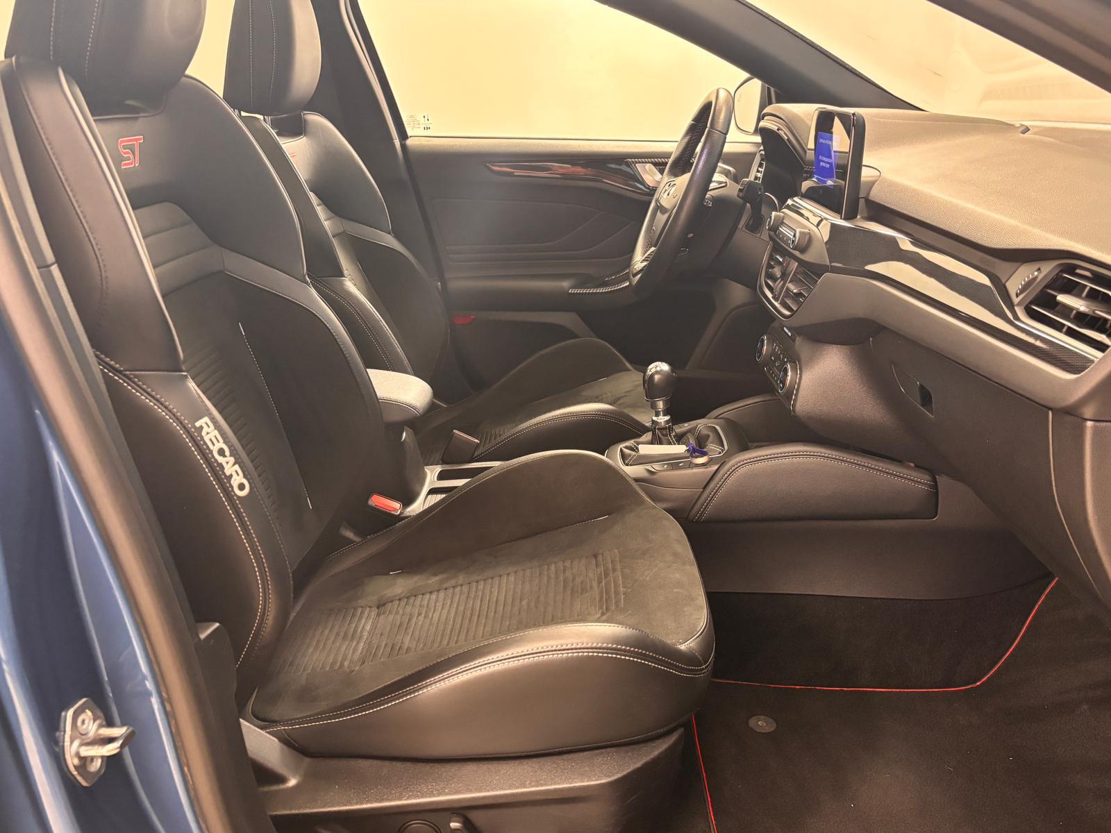 Ford Focus ST*Pano-Dach*Navi*LED*PDC*1.Hand*