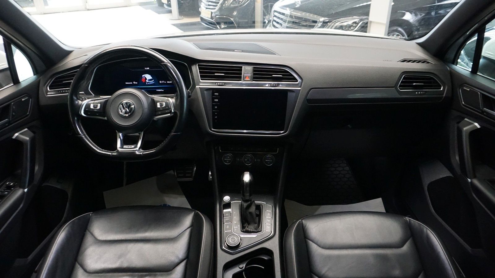 Fahrzeugabbildung Volkswagen Tiguan 4Motion R line *PANO*KAMERA*PERLMUTT*