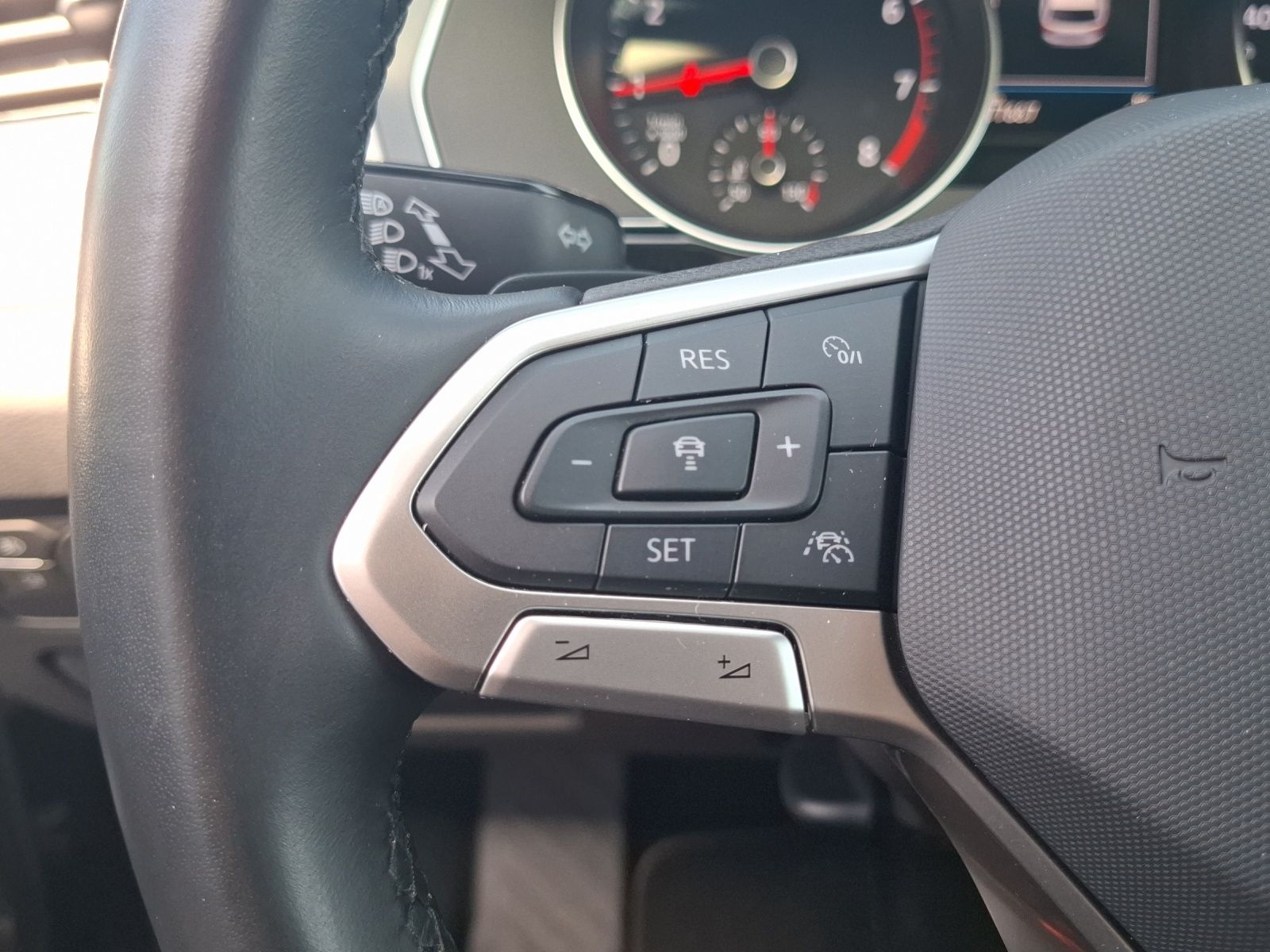 Fahrzeugabbildung Volkswagen Passat Variant TSI Business DSG Matrix Navi ACC