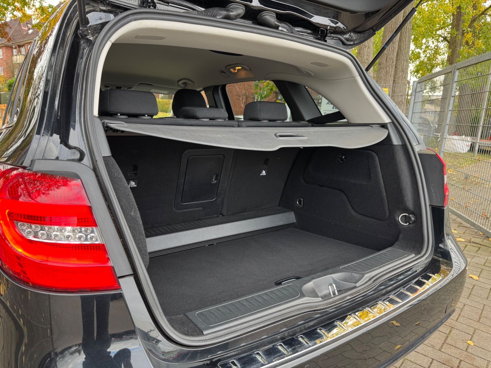 Fahrzeugabbildung Mercedes-Benz B 180 NAVI*BI-XENON*BLUETOOTH*PDC*SHZ