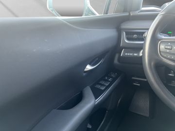 Lexus UX - 12