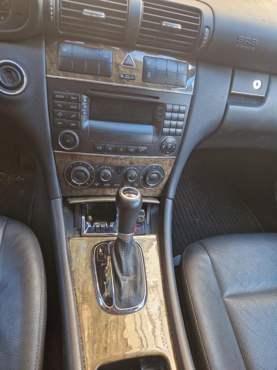 Mercedes-Benz C220 2005 — photo 13