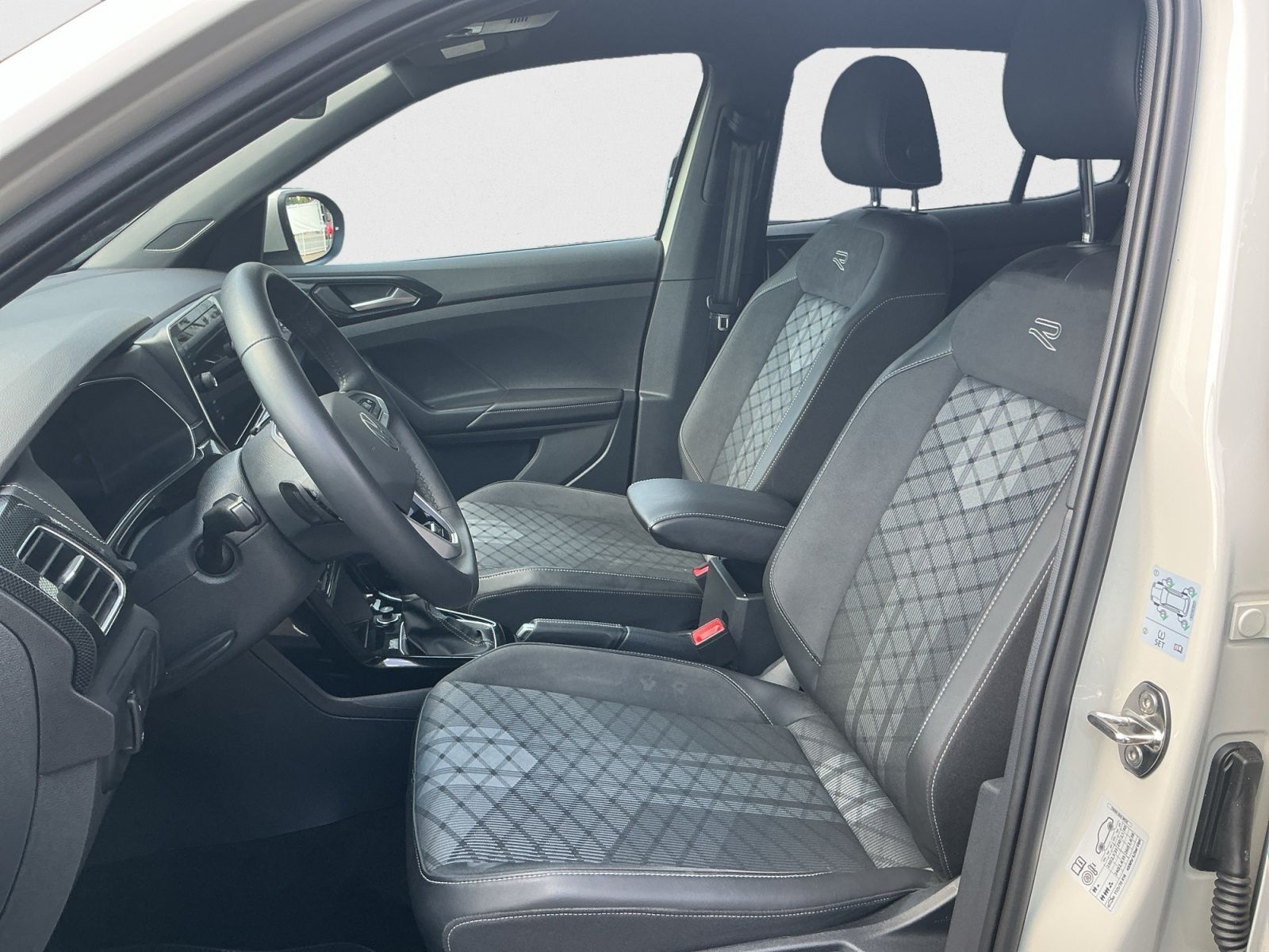 Volkswagen T-Cross - Bild 10