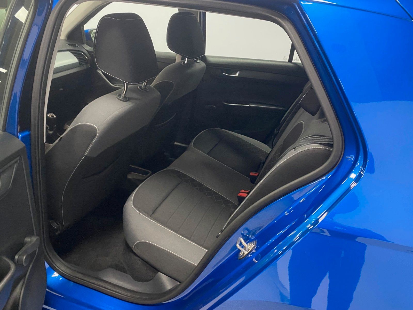 Fahrzeugabbildung SKODA Fabia 1.0l TSI Ambition+KAMERA+AndroidAuto+ALU++