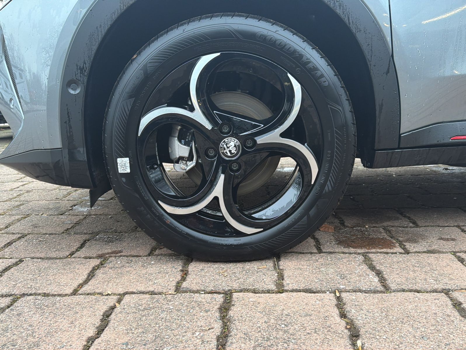 Fahrzeugabbildung Alfa Romeo Junior Ibrida 1.2 VGT 48V-Hybrid 100 kW Speciale