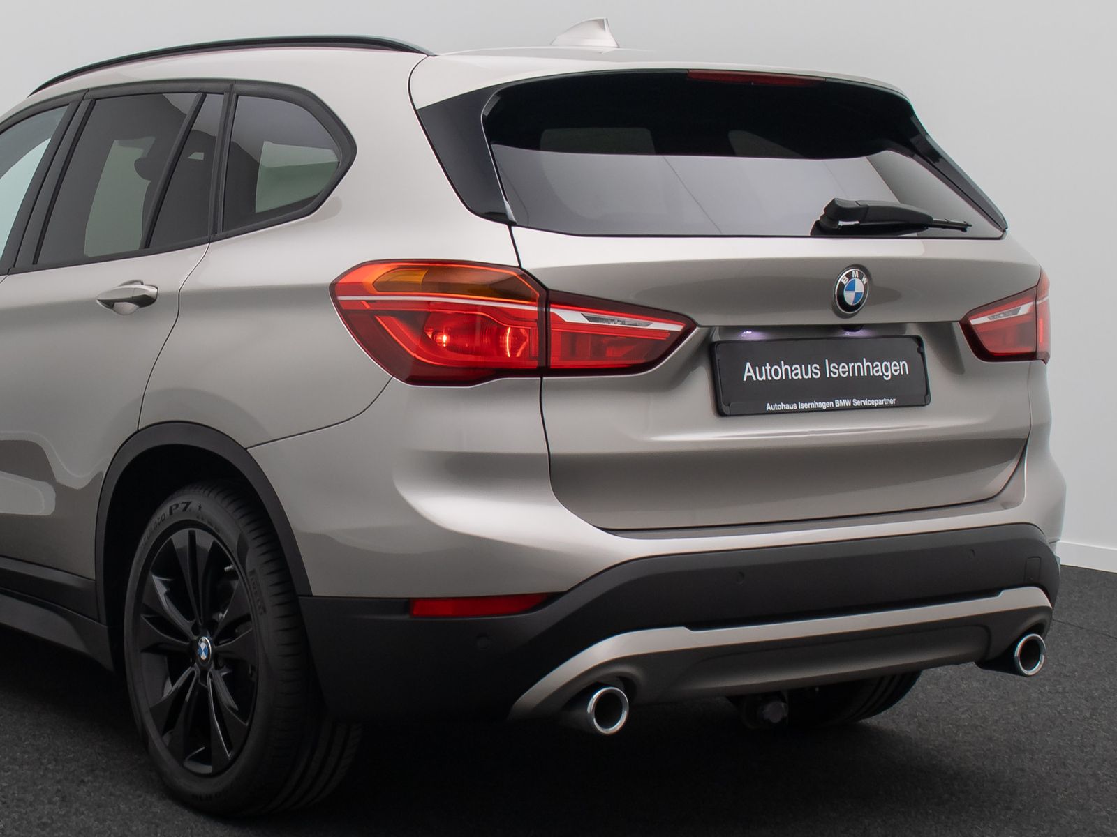 Fahrzeugabbildung BMW X1 xD18d Panorama Kamera DAB HiFi MSport Leder
