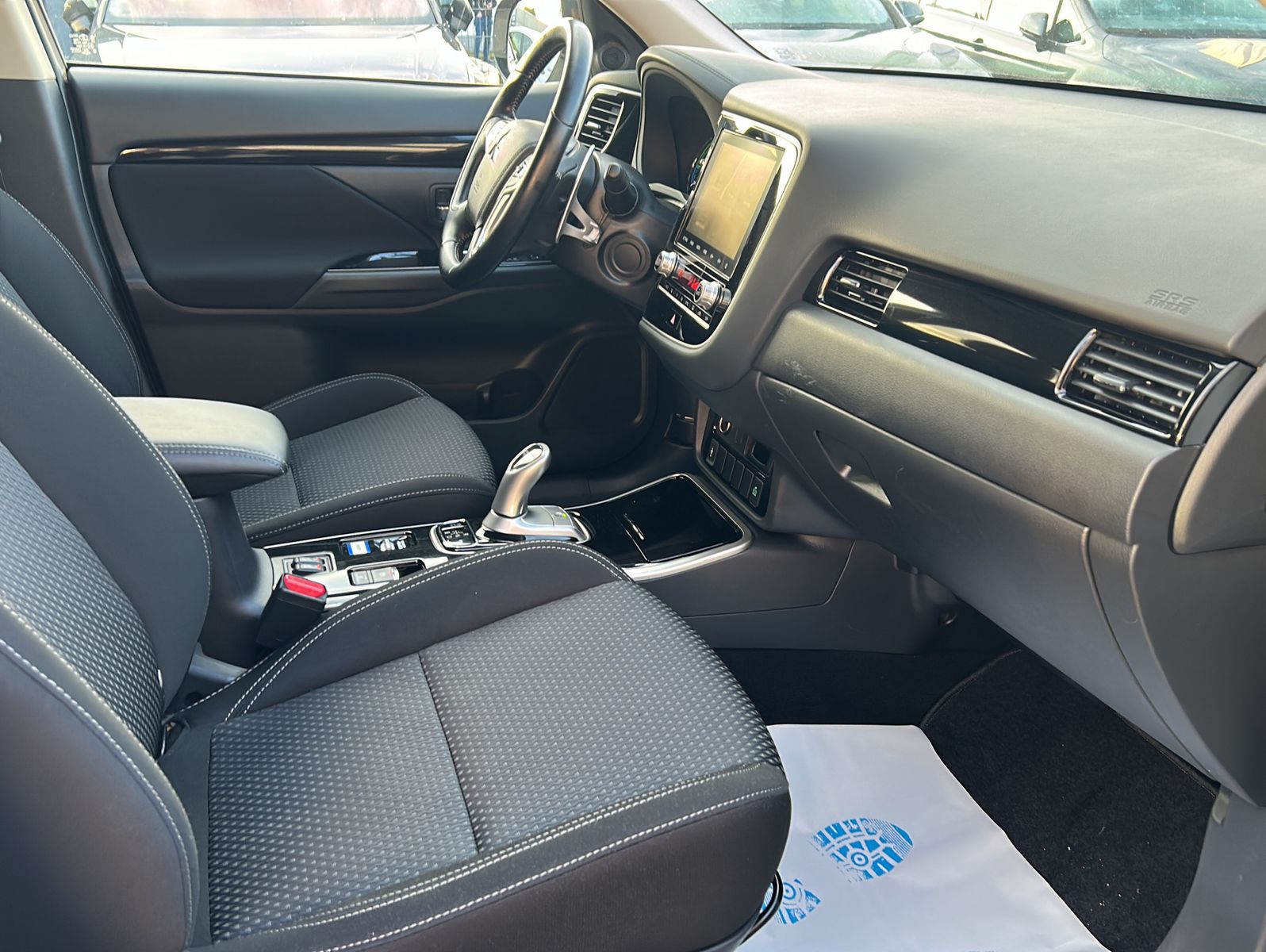 Fahrzeugabbildung Mitsubishi Outlander 2.4 Plug-In Hybrid