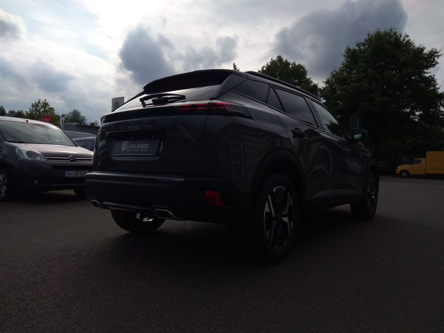 Fahrzeugabbildung Peugeot 2008 GT HYBRID 145 e-DSC6 El. Panodach Navi ACC