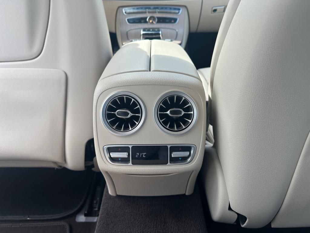 Fahrzeugabbildung Mercedes-Benz E 450 Coupé 4M SpurH SpurW ParkAss SHZ Navi LED