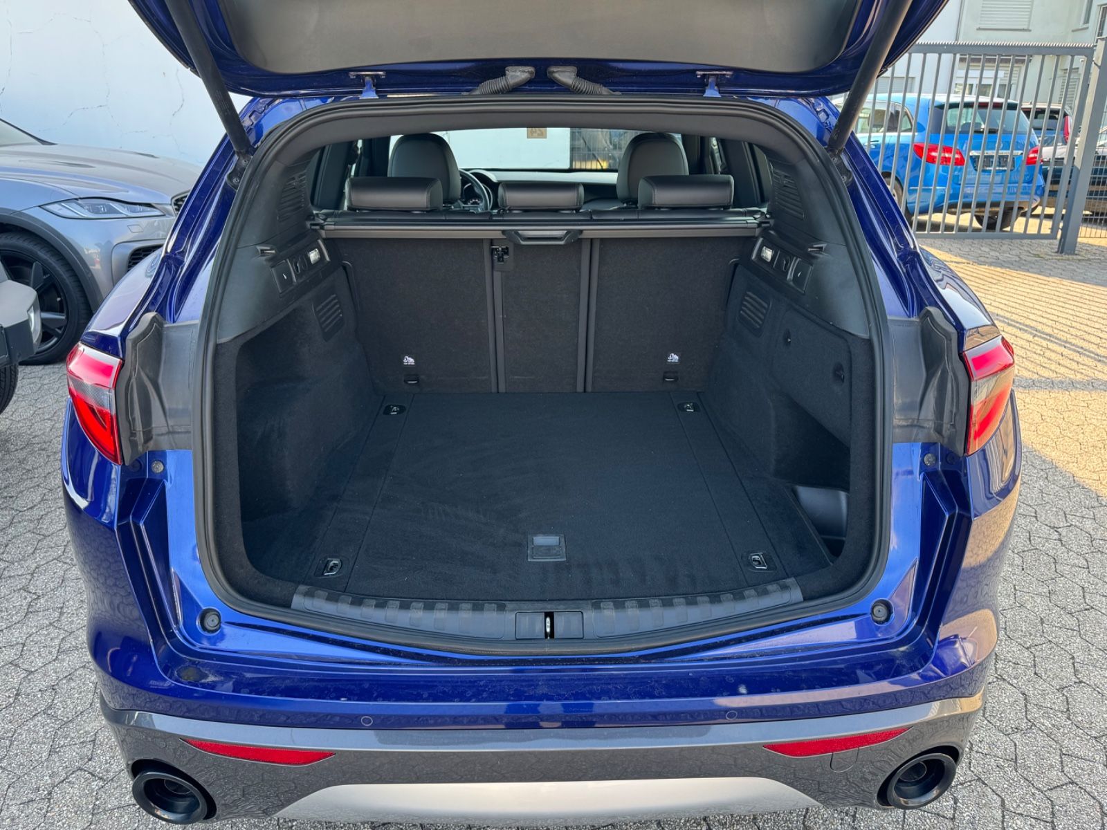 Fahrzeugabbildung Alfa Romeo Stelvio Ti Q4/MEMORY/NAVI/KAMERA/ACC/KLIMA