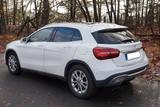 Mercedes-Benz GLA 250 4MATIC DCT - - weiße Mercedes-Benz GLA 250