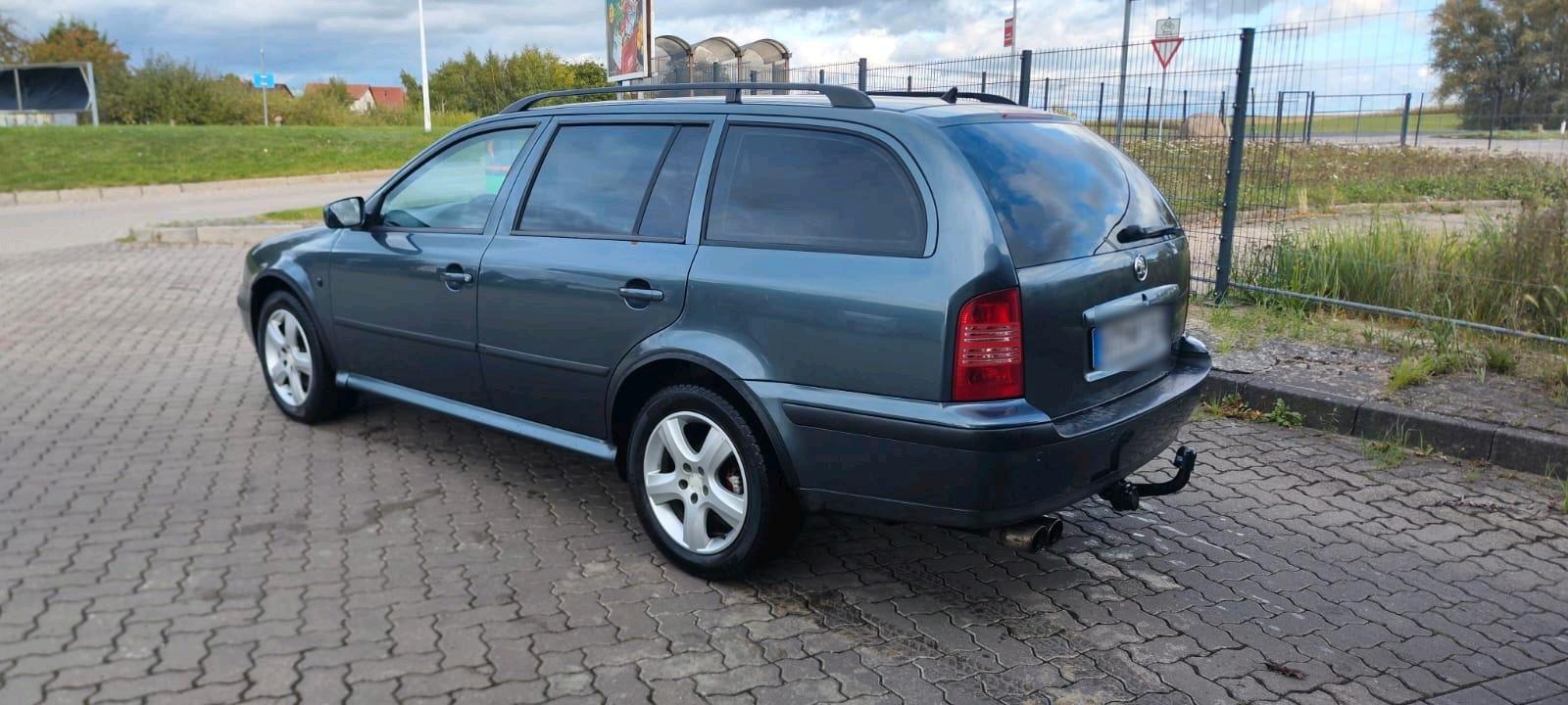 Skoda Octavia 2004 — салон