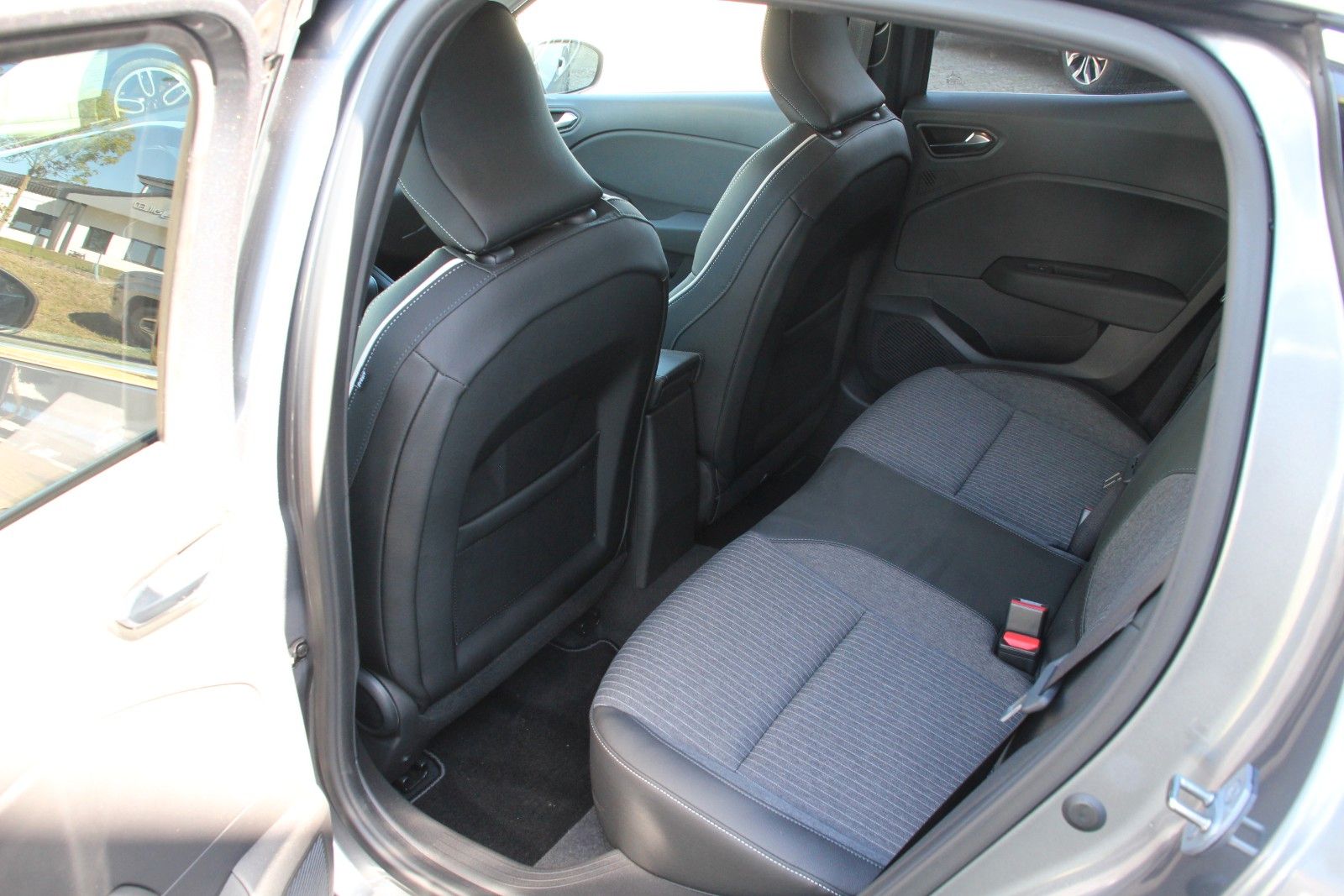 Fahrzeugabbildung Mitsubishi Colt Select Hybrid