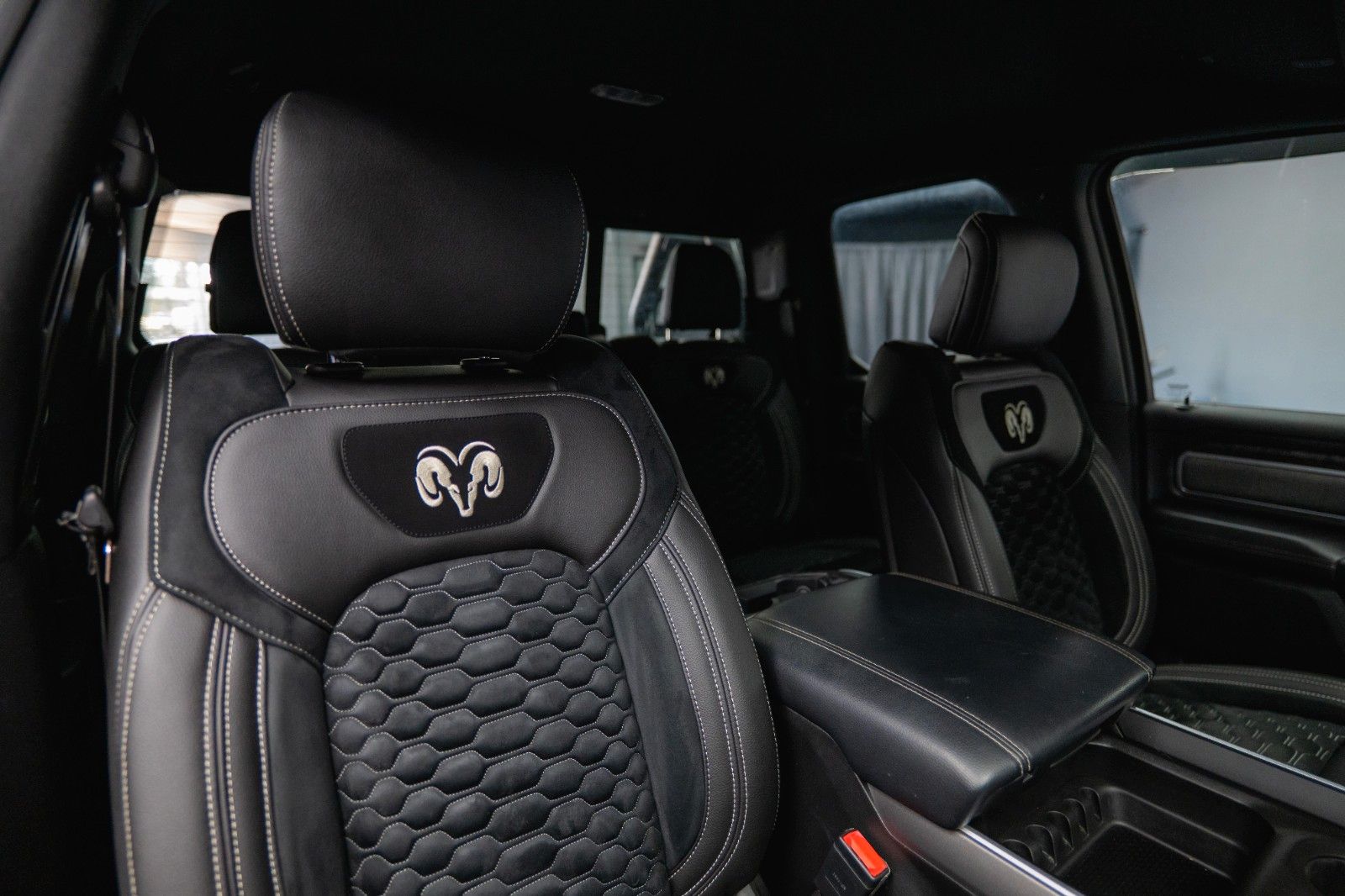 Fahrzeugabbildung Dodge RAM 5.7 V8 HEMI 4x4 LIMITED NightOffroad LONGBED