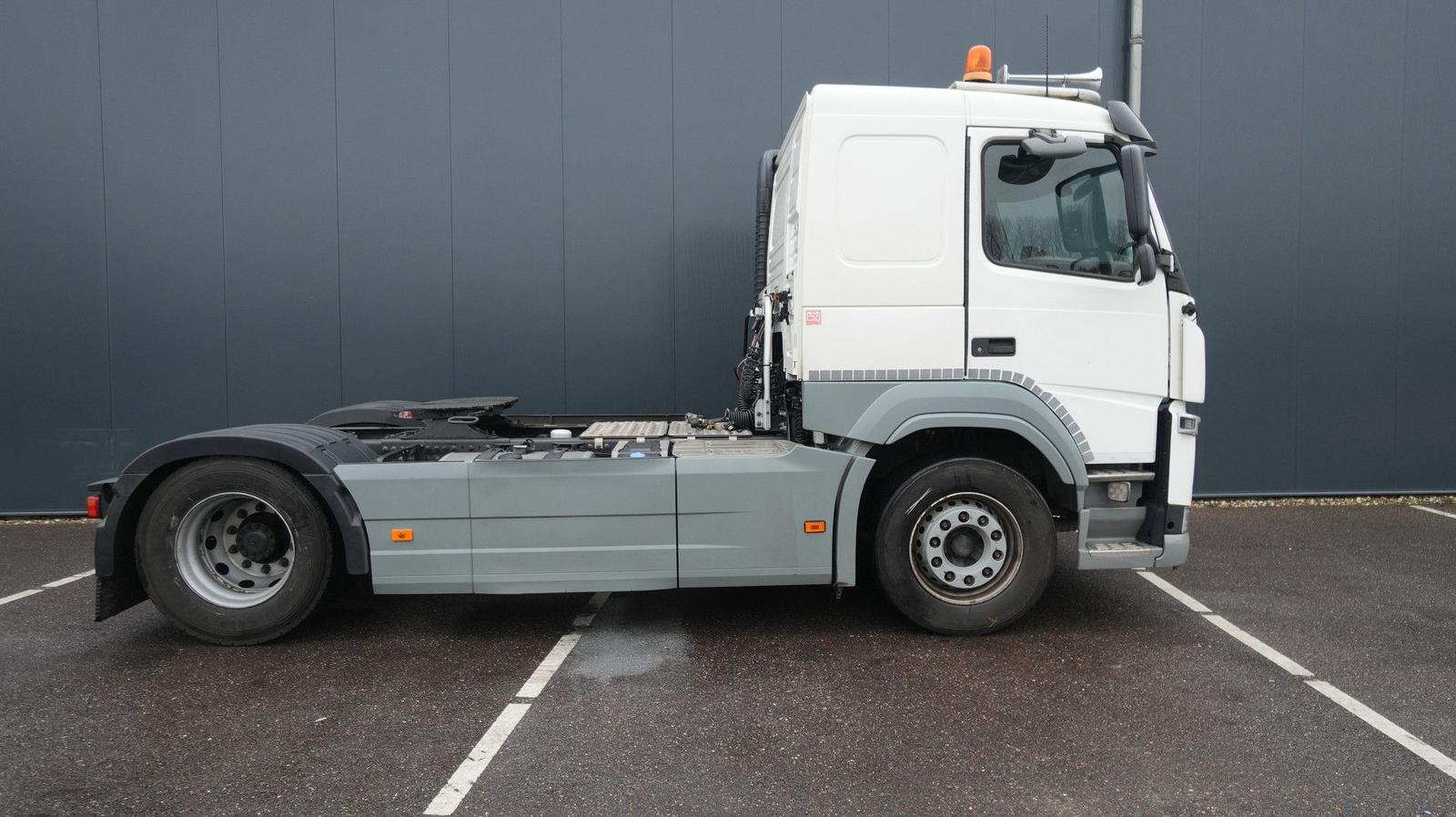Volvo FM 370 ADR tractor unit