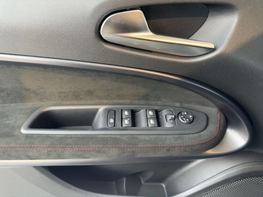 Fahrzeugabbildung Alfa Romeo Junior 145 PS Ibrida Q4 Allrad, P-Dach, 18'', Ma