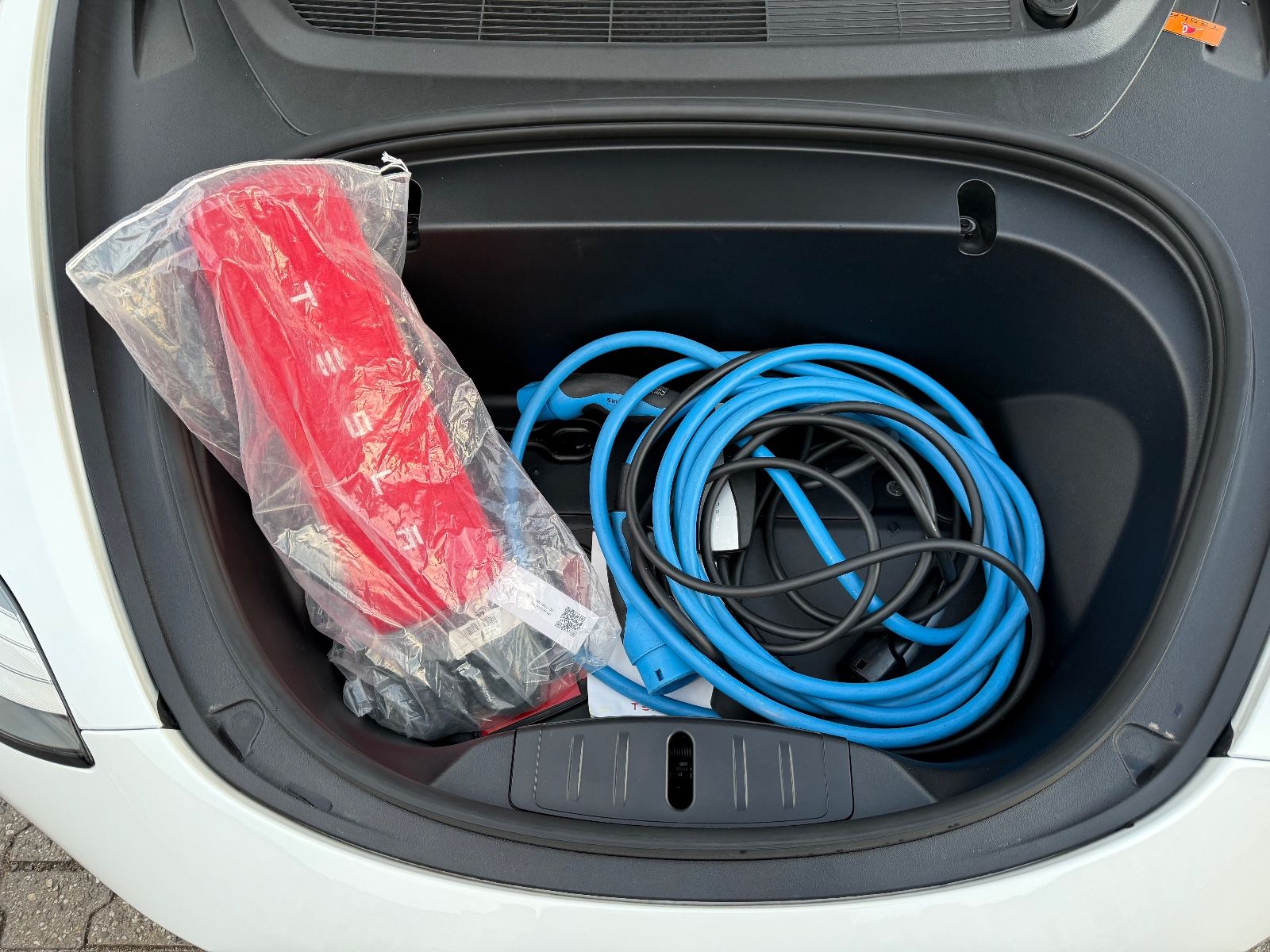 Fahrzeugabbildung Tesla Model 3 Standard Range Plus RWD 1-HAND MwSt.